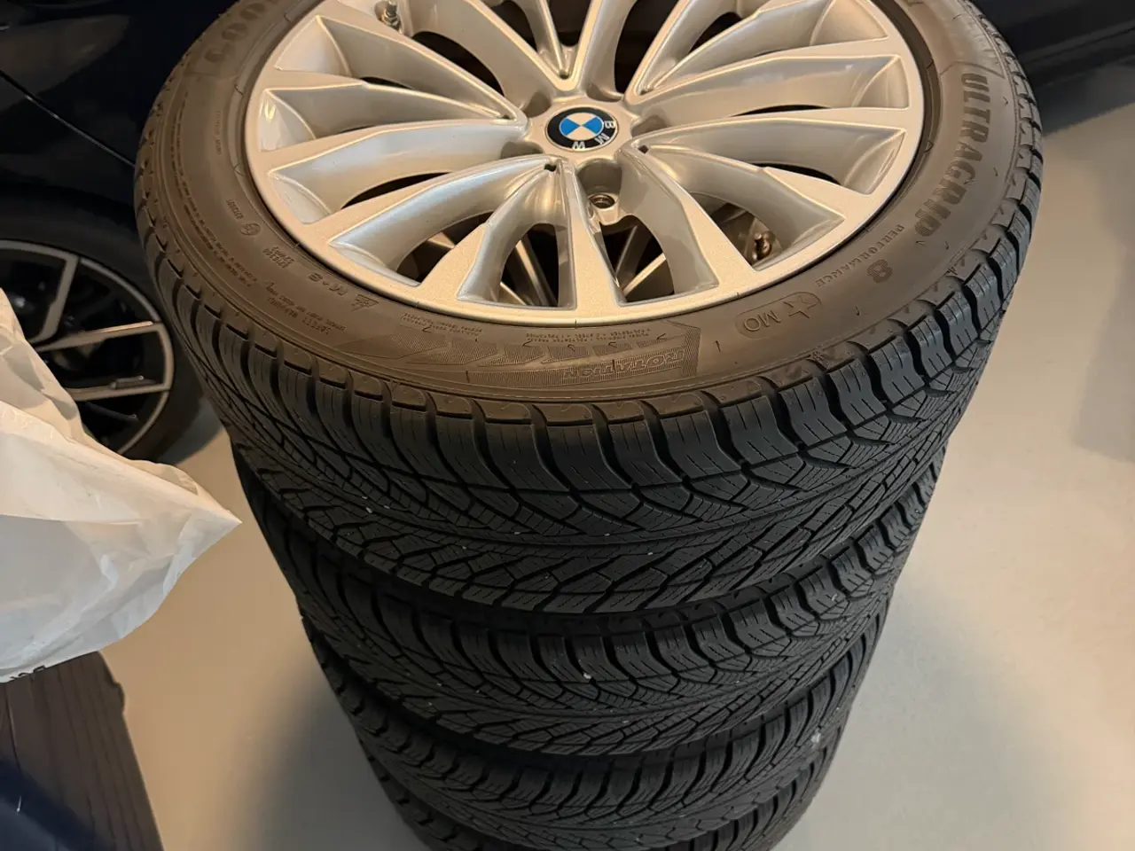 Billede 3 - Vinterdæk Good year med 18"orginal BMW fælge