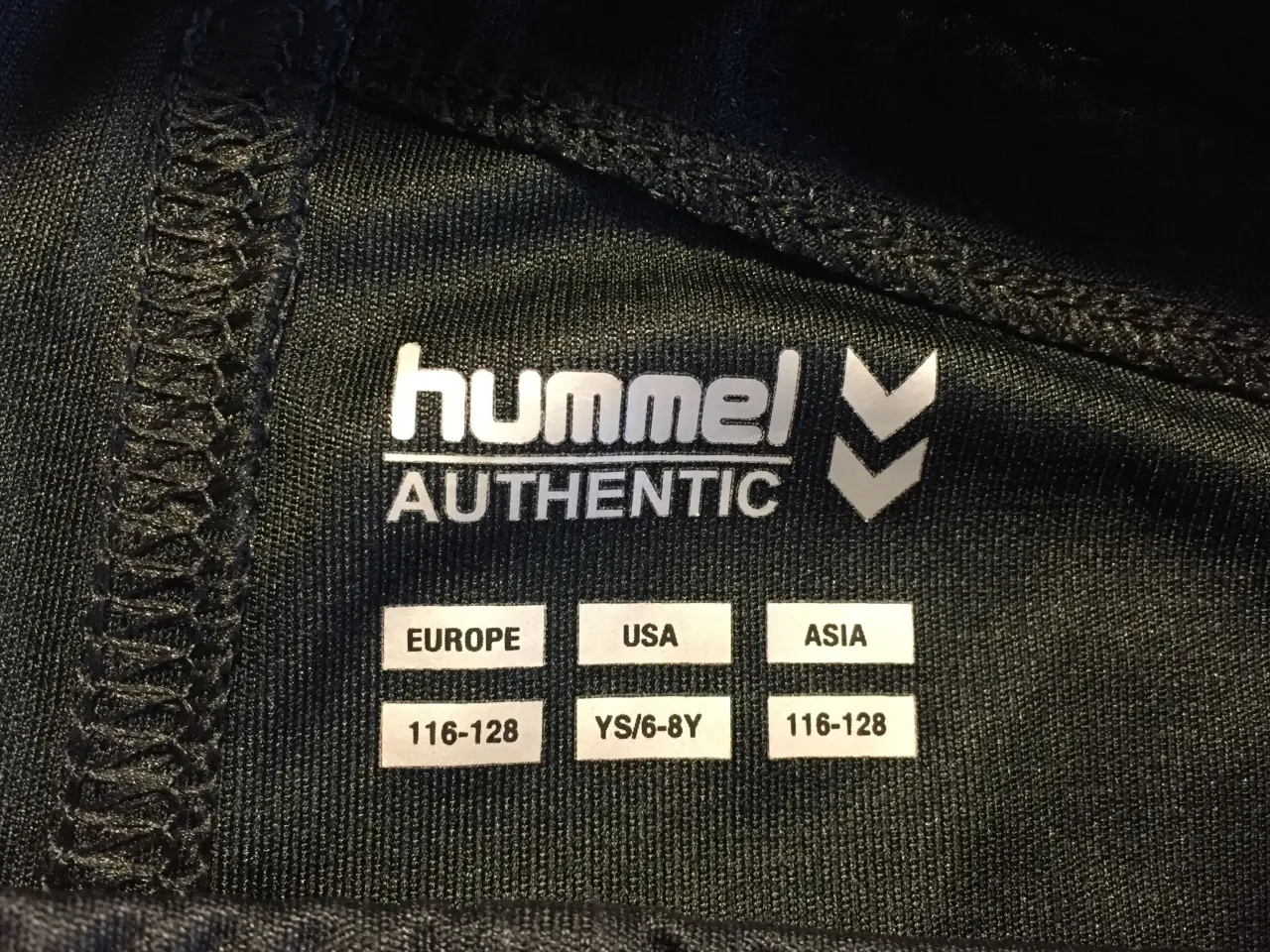 Billede 3 - Hummel shorts m.m.