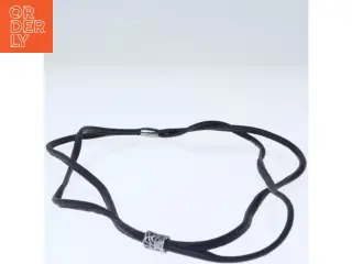 Sort læder armbånd med sølvcharm (str. 60 cm)