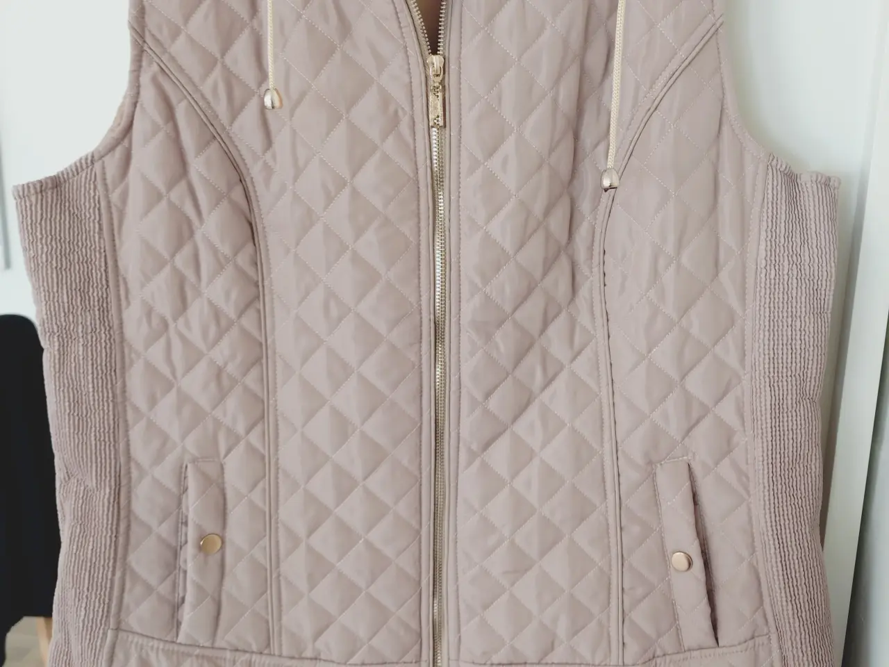 Billede 1 - Quiltet vest str 44 NY