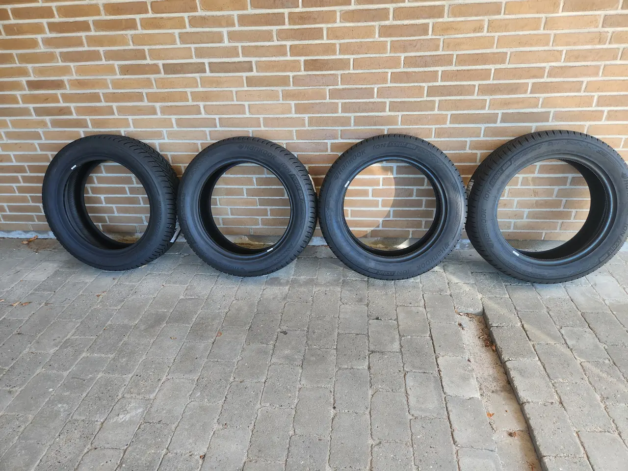 Billede 4 - 235/55R19 Hankook vinterdæk Ion Icept SUV