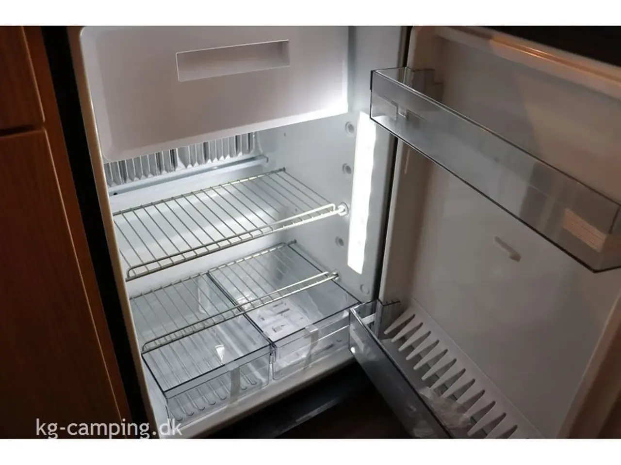 Billede 10 - 2024 - Tabbert T@b L 400 Basic   Populær lille kørevogn med fast dobbeltseng og toilet.