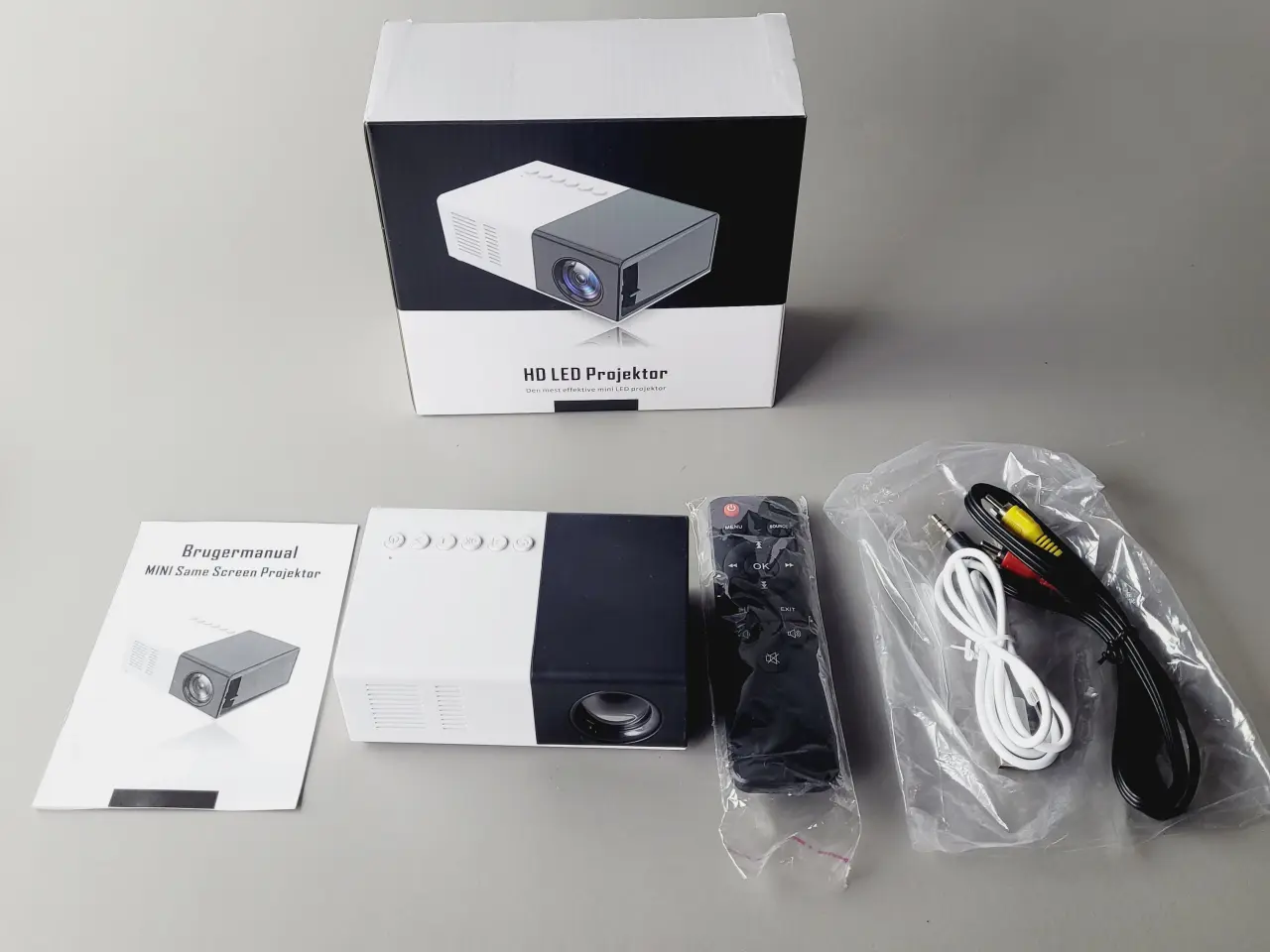 Billede 2 - ⭐️. 🎥 HD LED Mini Projektor – Kompakt og Effektiv