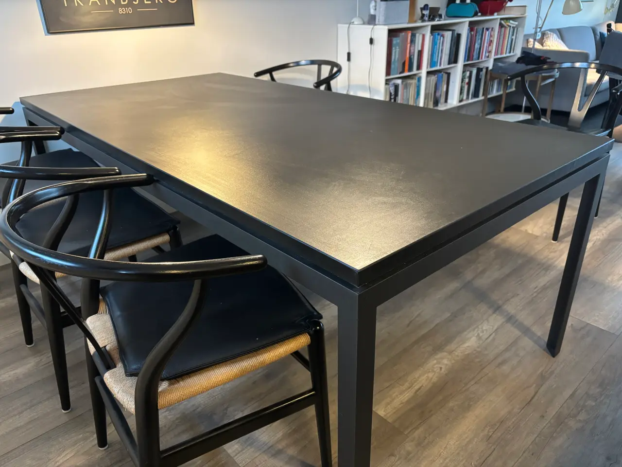 Billede 2 - Rübner spisebord i sort linoleum