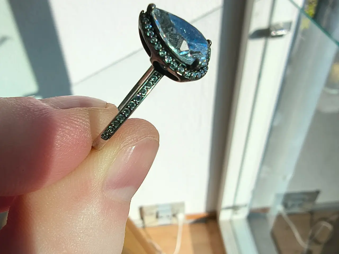 Billede 8 - Pandora sølvring med dråbeformet zirkon