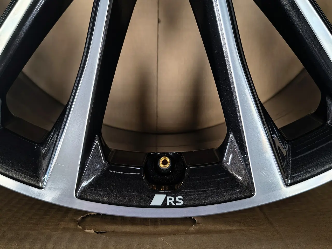 Billede 2 - Audi RS alufælg 20" sort/sølv
