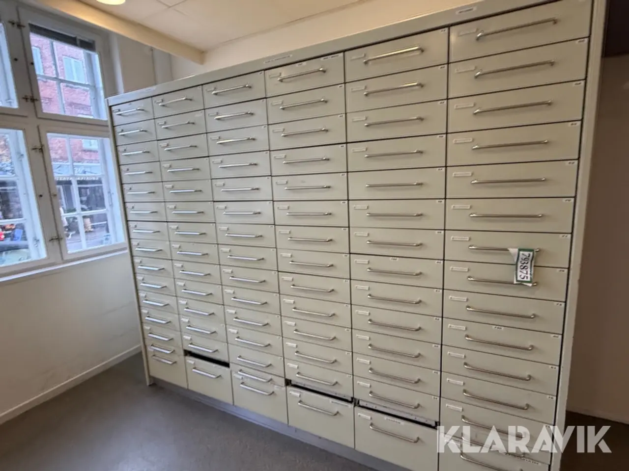 Billede 3 - Apoteksinventar med skuffesystemer, reoler og arbejdsborde