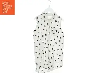 Ærmeløs skjorte med stjerneprint fra H&M (str. 158)