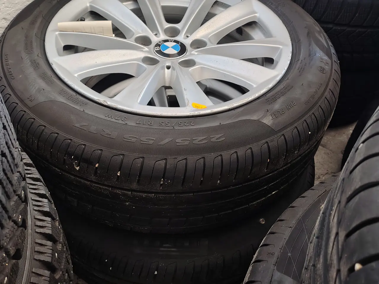 Billede 1 - To alufælge med dæk  PIRELLI  225/55 R 17