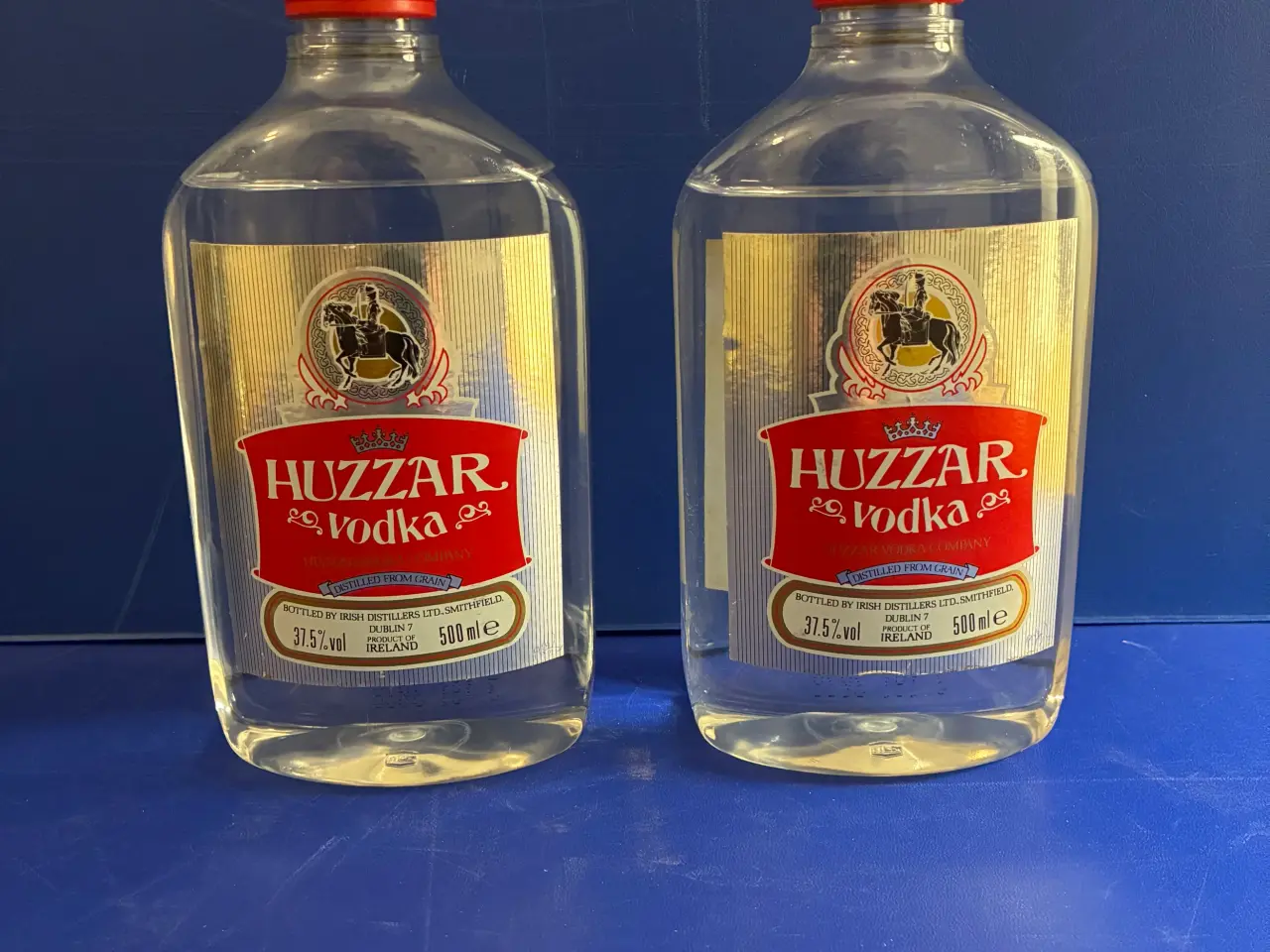 Billede 1 - 2 FL. HUZZAR VODKA. HVER FLASKE INDEHOLDER 500 ML.