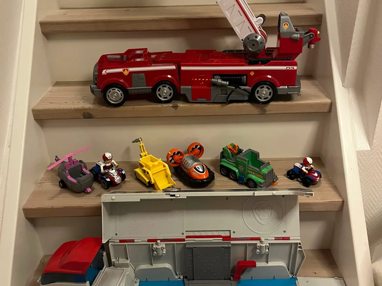 Billede 1 - Paw patrol stor lastbil og brandbil