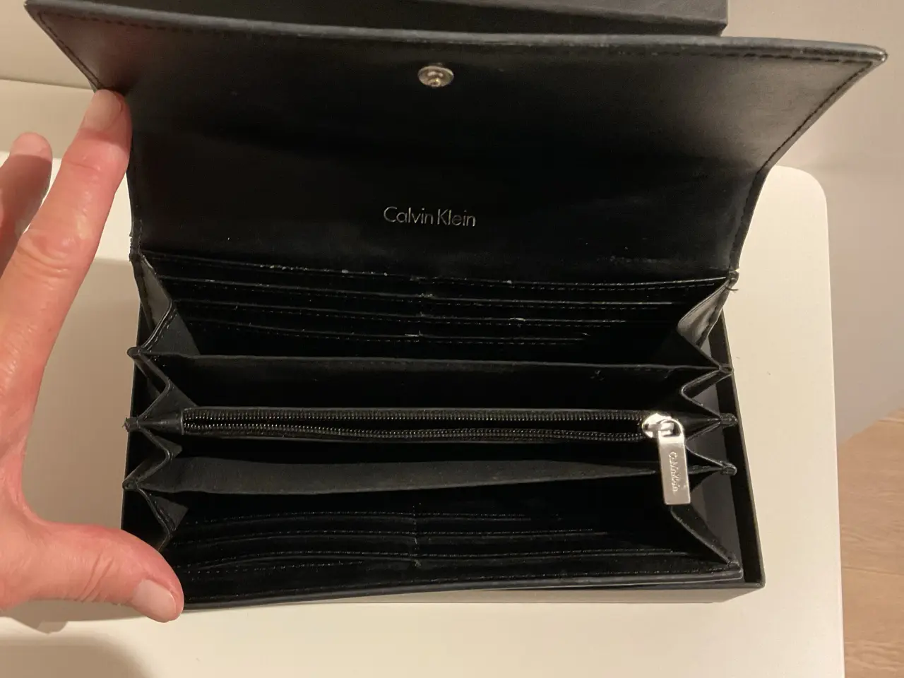 Billede 3 - Calvin Klein pung med plads til 12 kort