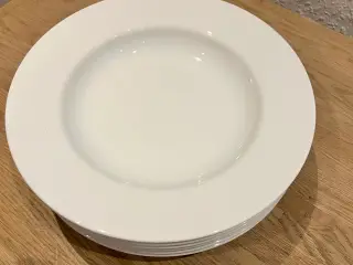 Hvide porcelæns tallerkener