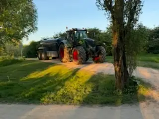 Traktore og vandvogne udlejes