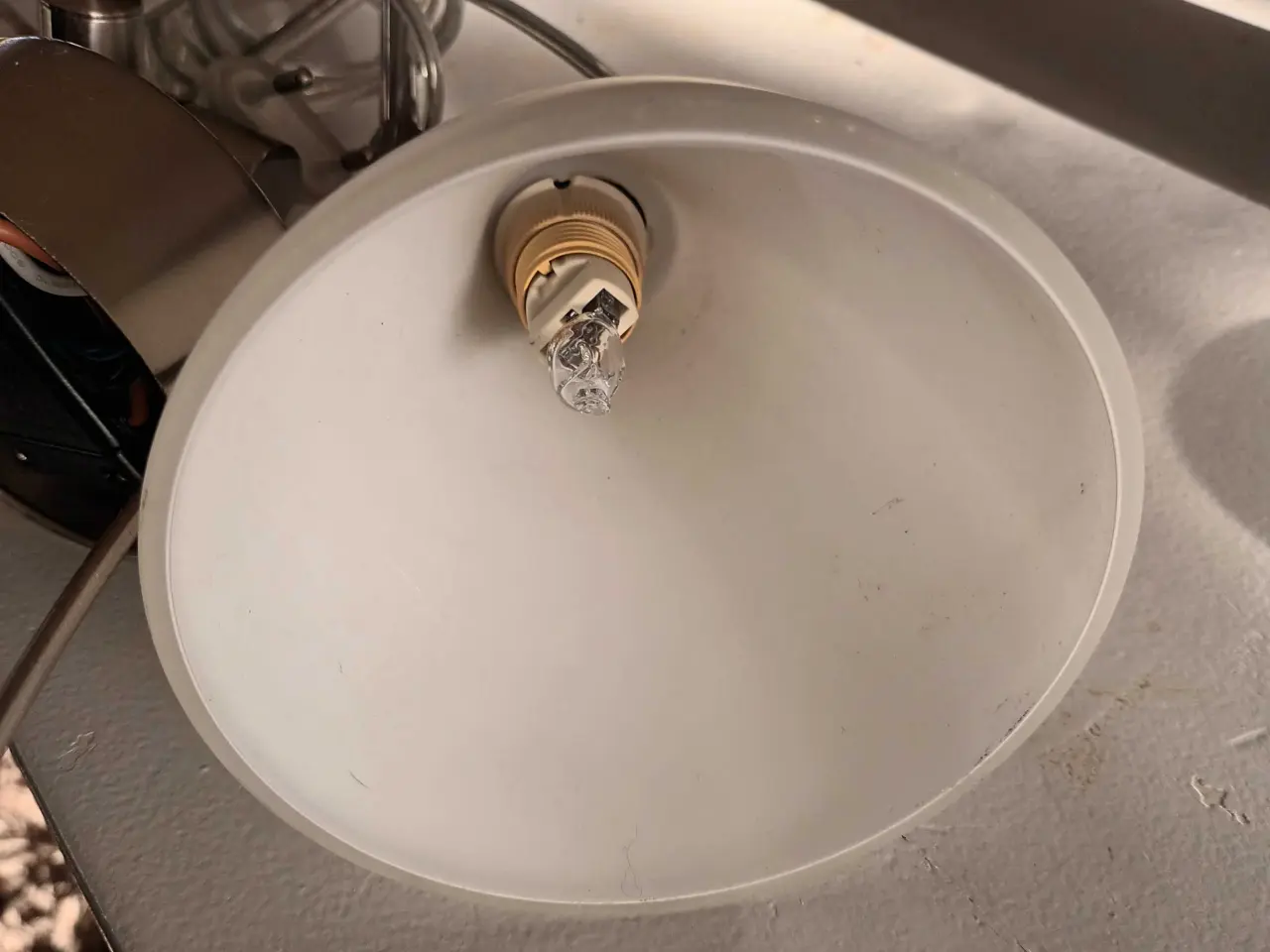 Billede 2 - Væglampe med hvid glas skærm og halogenpære