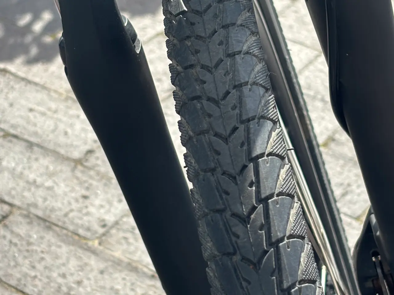 Billede 9 - Børnecykel 24” blå - MBK Mud XP