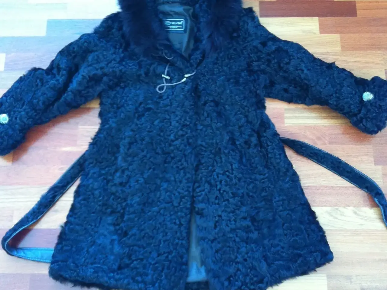 Billede 2 - BILLIG, Flot pels jakke,str M/L, 900kr