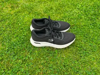 Dame Skechers Arch Fit 2,0 str. 40