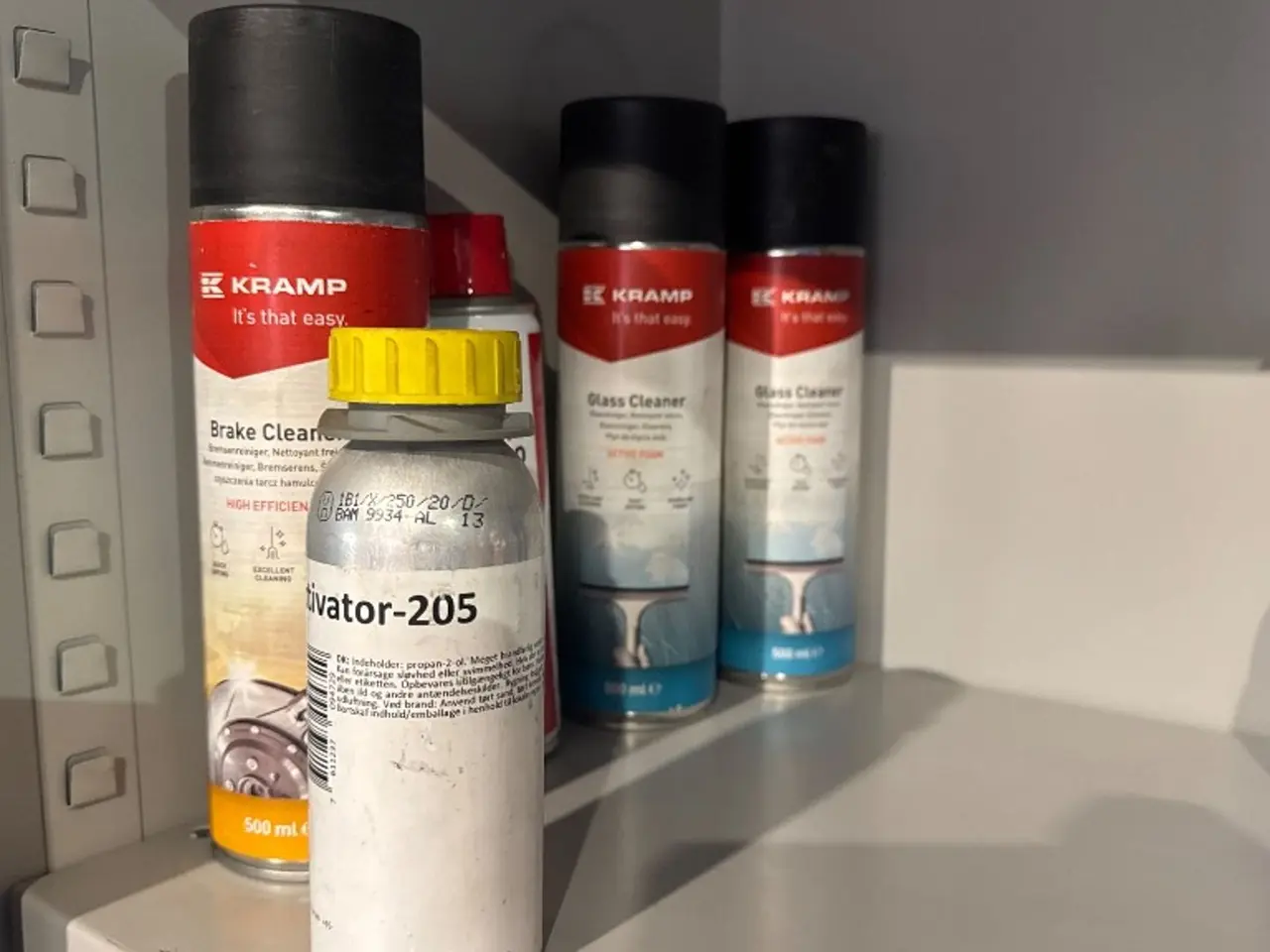 Billede 5 - Værkstedsudstyr Lagerskab plus indhold 5 hylder.