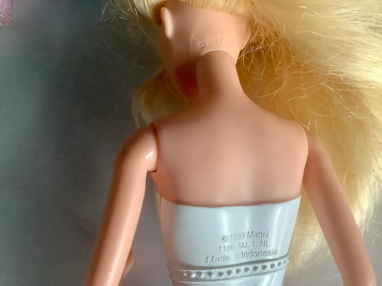 Billede 4 - Barbie dukke med lyst hår.