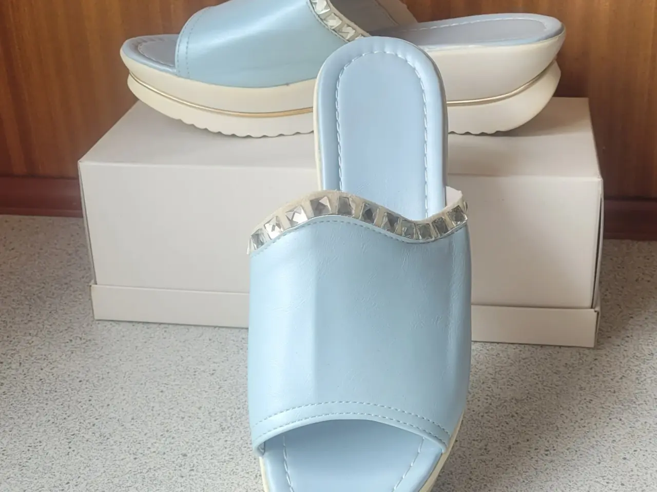 Billede 1 - Sandal i lyseblå