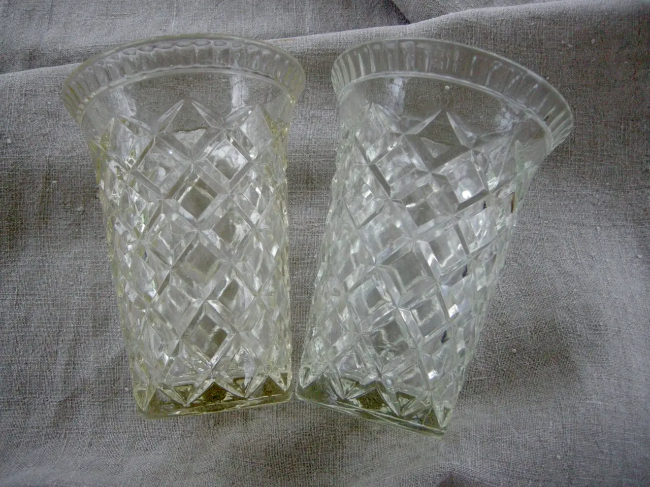 Billede 4 - Vaser i presset glas, Vintage vaser diamantmønster