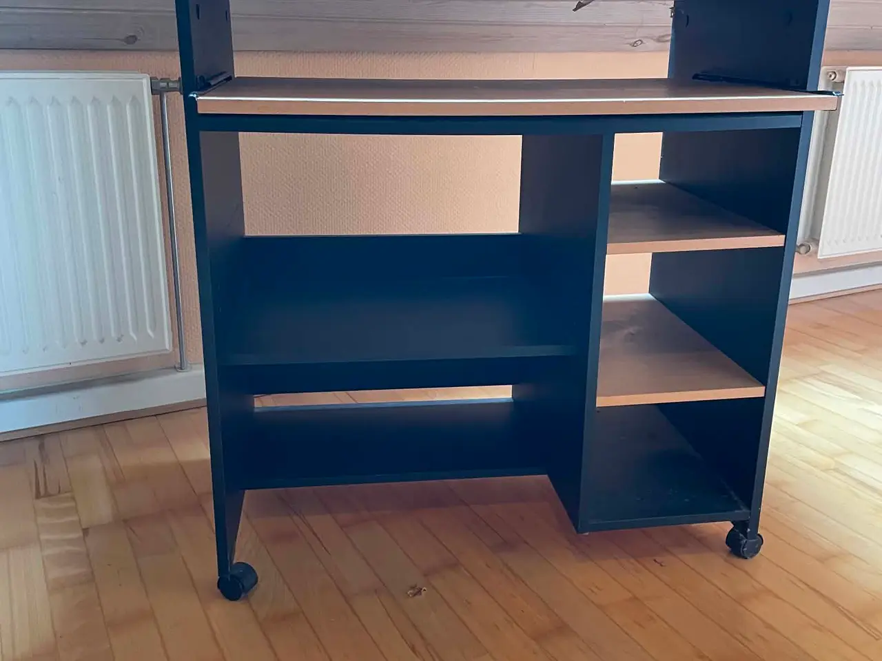 Billede 1 - Meget velholdt Computerbord sælges