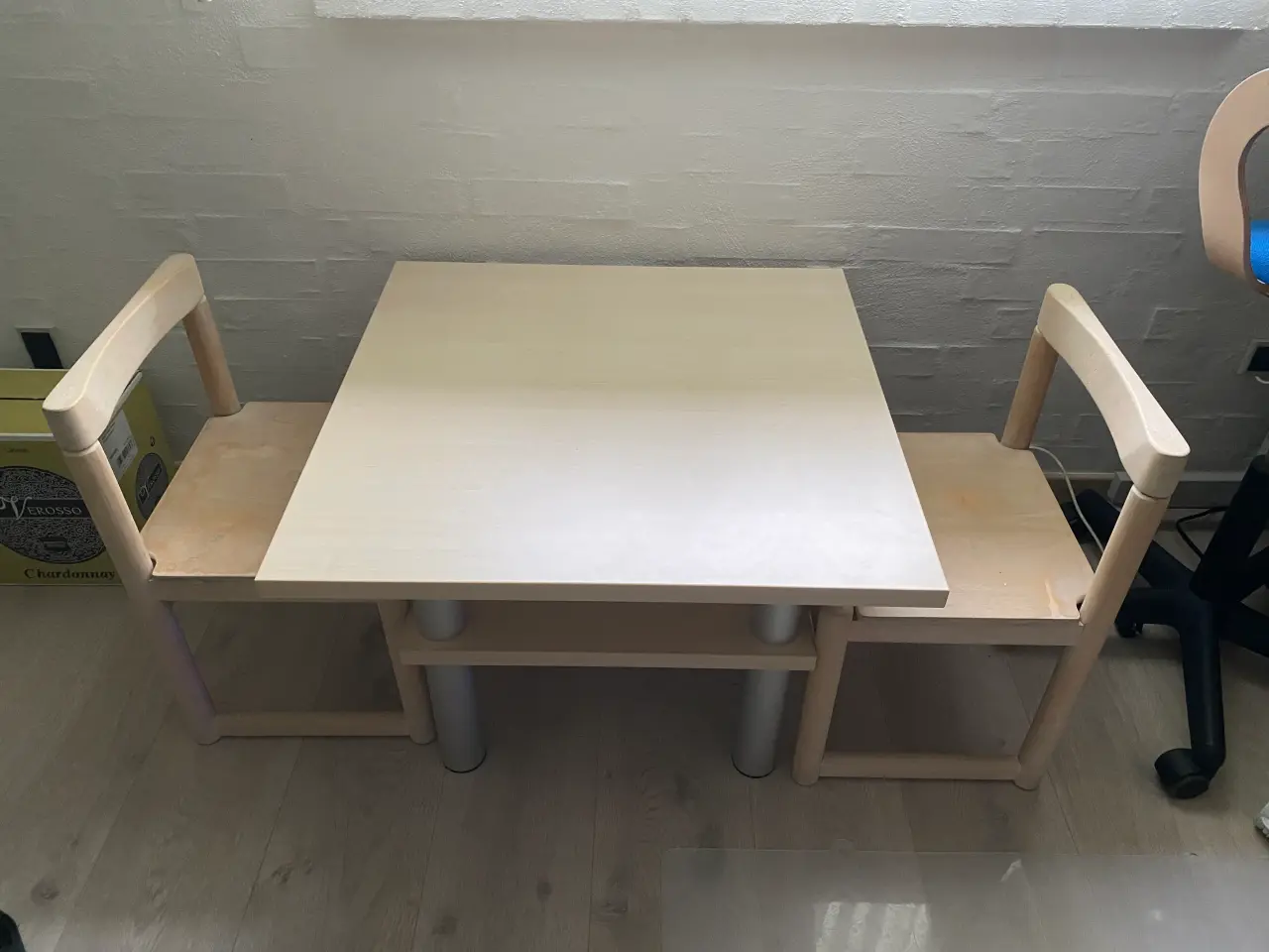 Billede 1 - Bord og stole