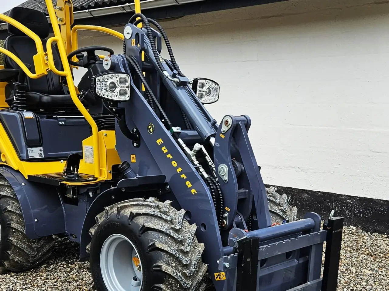 Billede 1 - Eurotrac W11 / fabriksny / skovl & gafler / Kubota motor