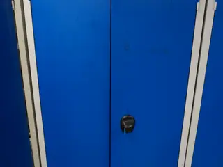 Stålskab uden indhold