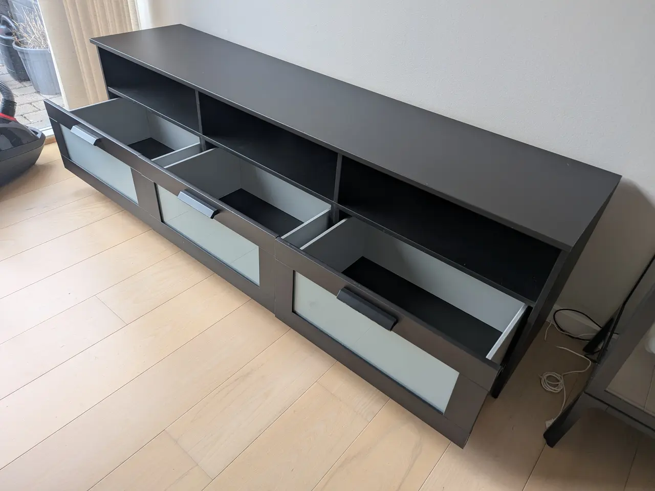 Billede 8 - Sort IKEA BRIMNES TV-bord med tre rummelige skuffe