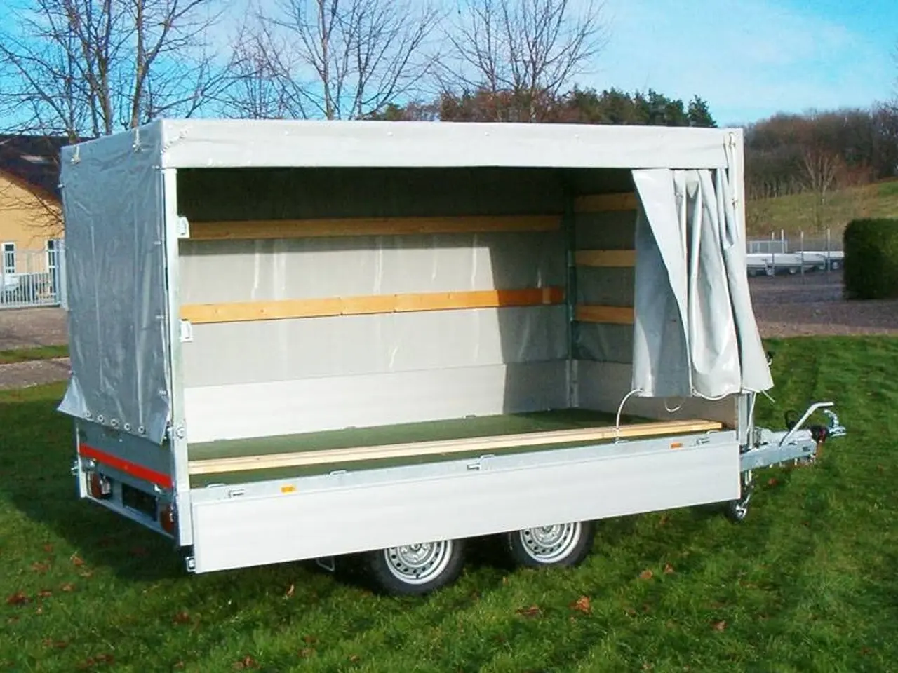 Billede 3 - Høj presenning m. gardinsider til Eduard 3520 trailer