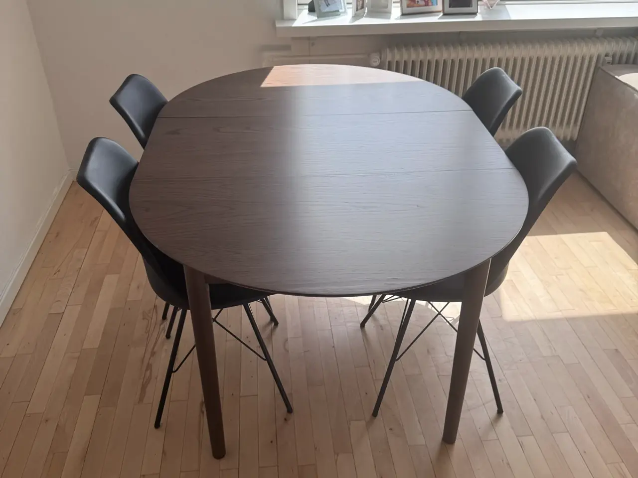 Billede 1 - spisebord med stol