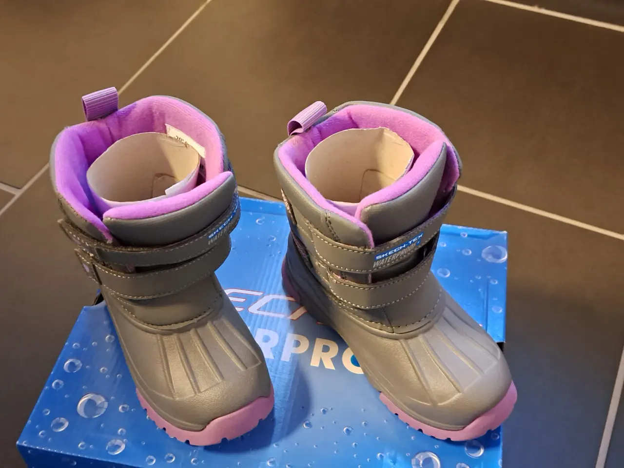 Billede 3 - Nye skechers støvler til piger