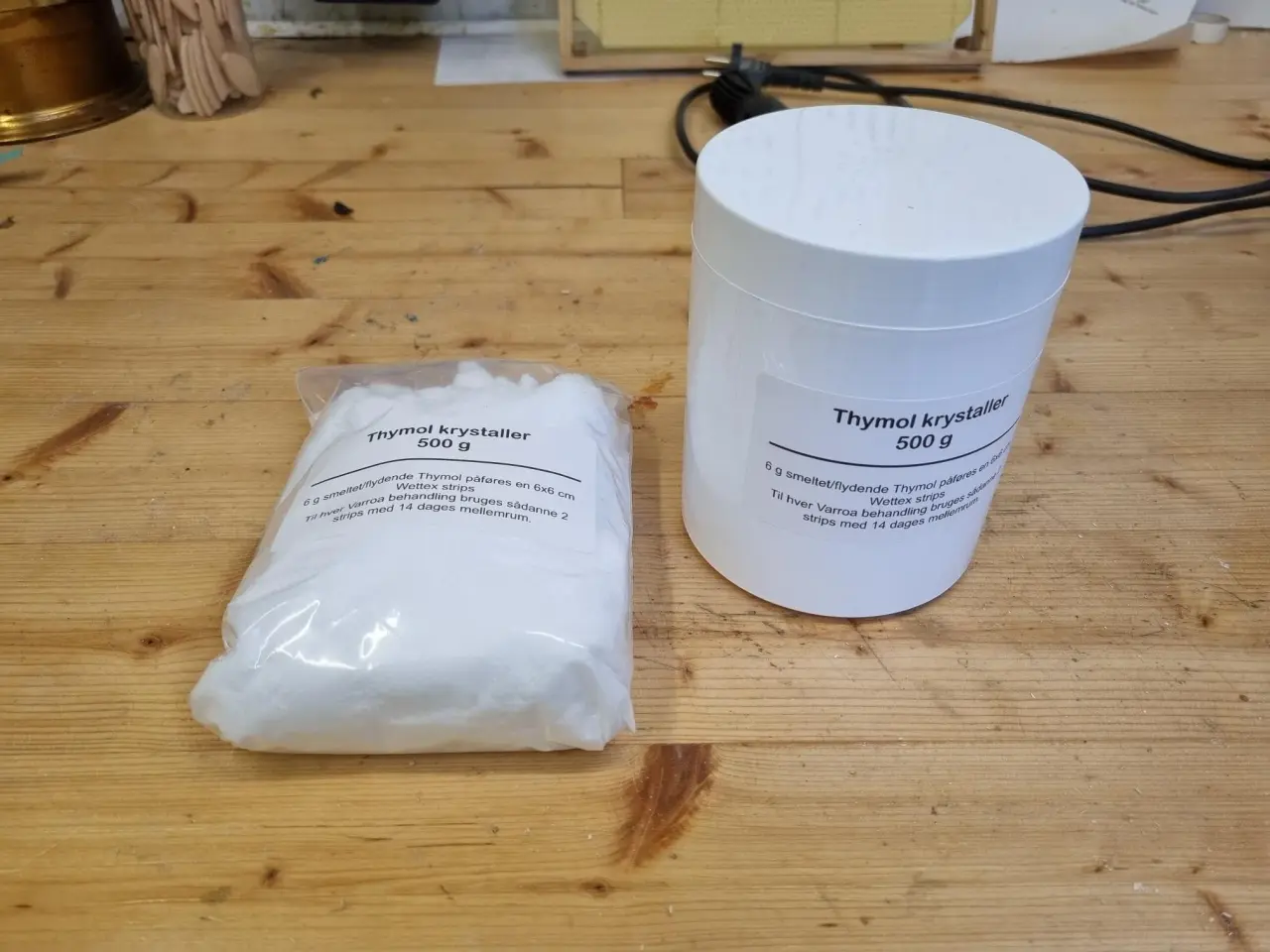 Billede 1 - Thymol krystaller til Varroa behandling