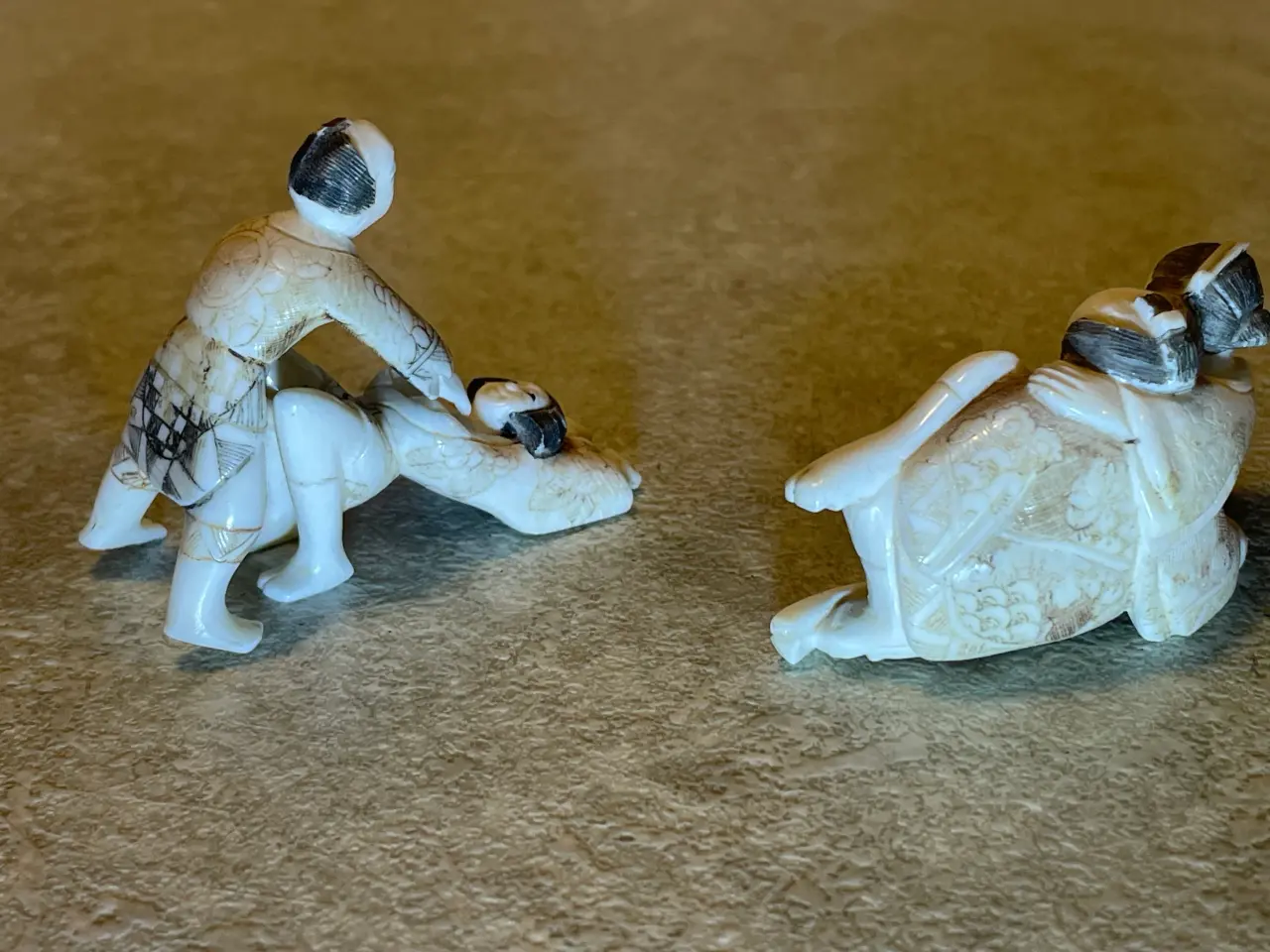 Billede 3 - Japanske elfenbensfigurer, signeret Masayuki (Meij