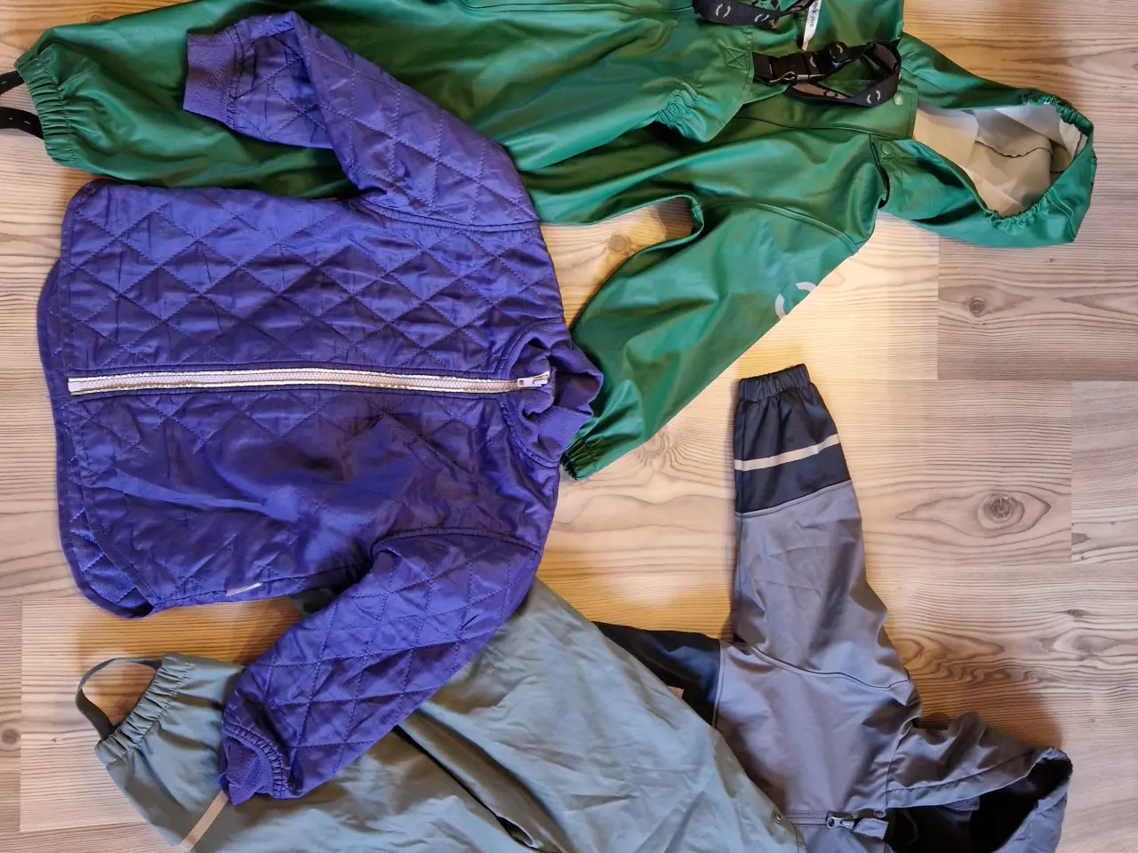 Billede 2 - Regntøj og termojakke str 98-104 dreng