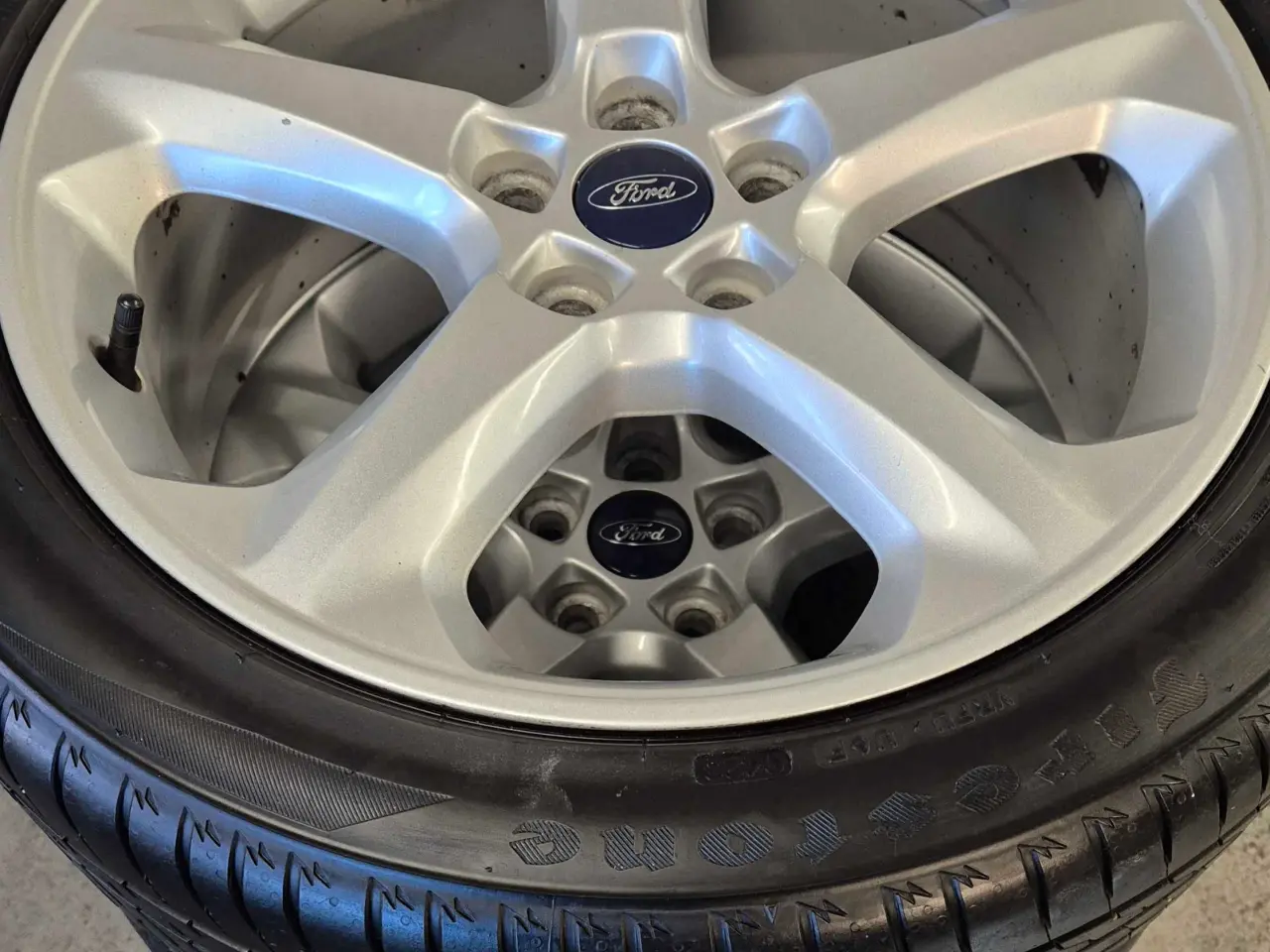 Billede 2 - FORD 18" ORIGINAL ALUFÆLGE MED SOMMERDÆK