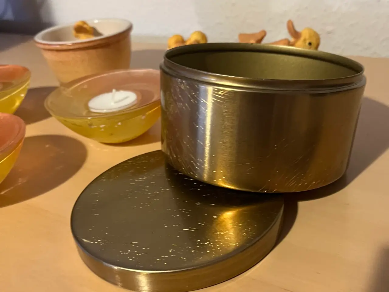 Billede 2 - Gylden metaldåse/-æske med et løst låg