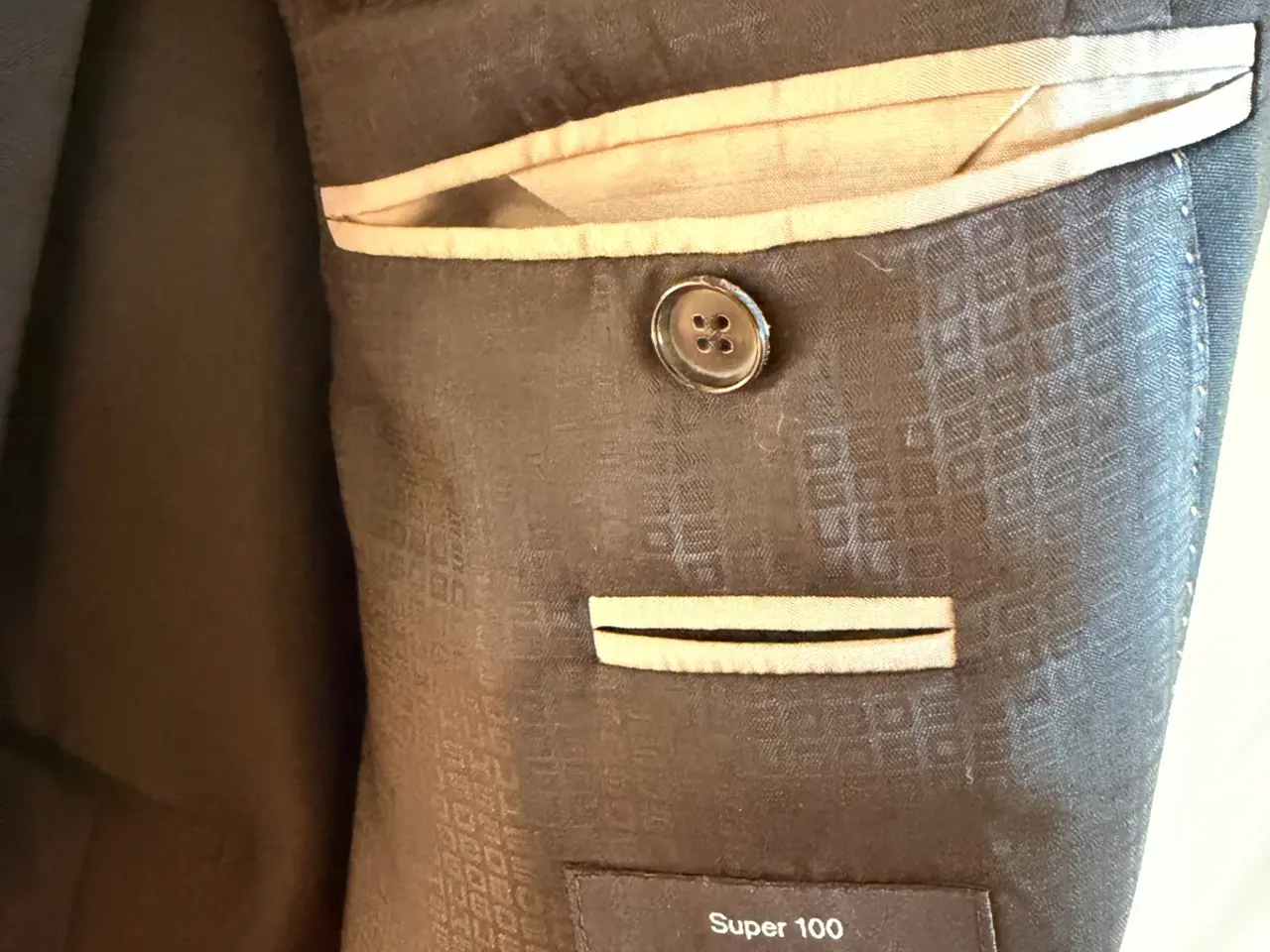 Billede 7 - Hugo Boss herre jakkesæt, str 54 sort