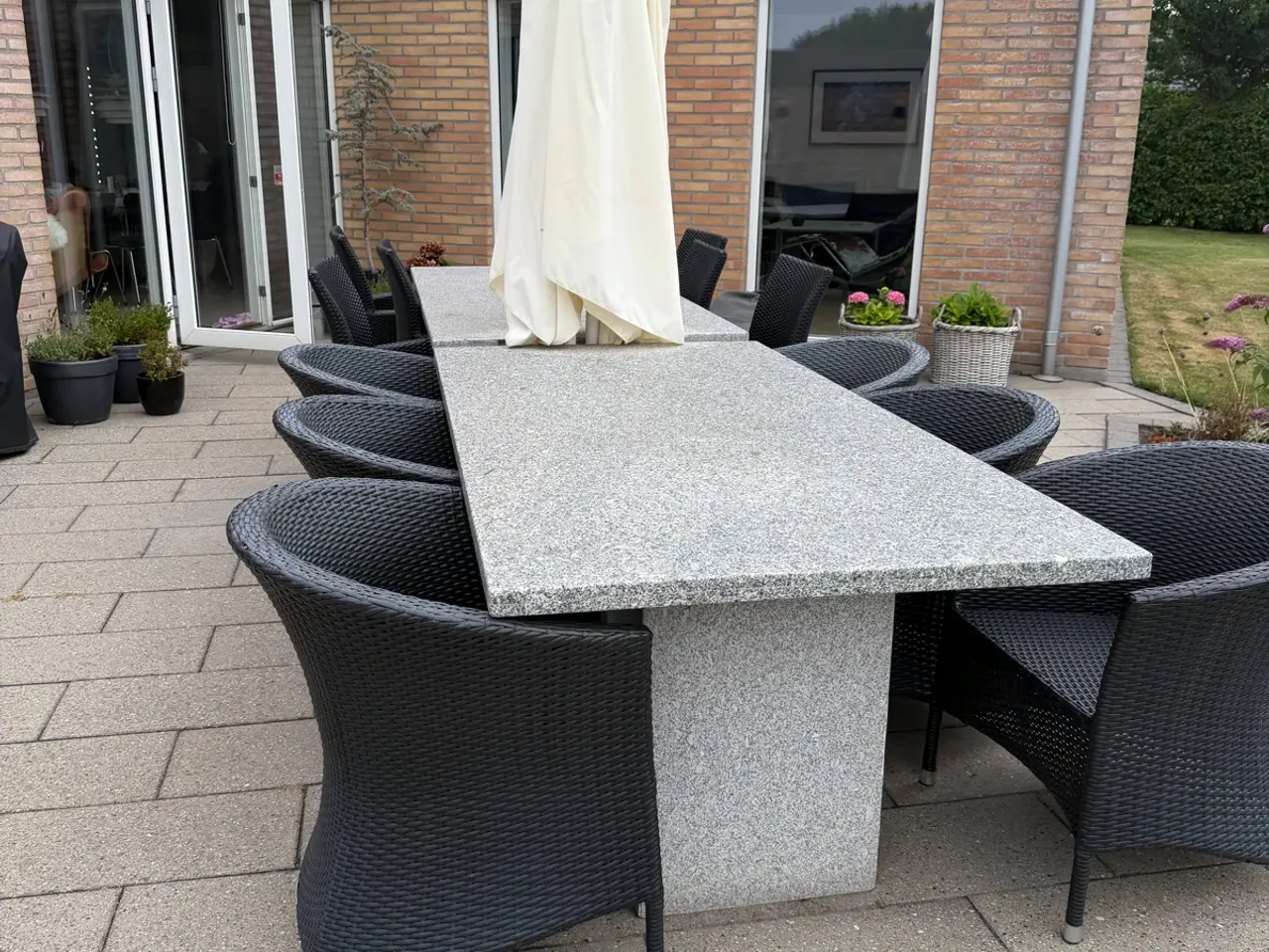 Billede 1 - Granithaveborde(e) med stole