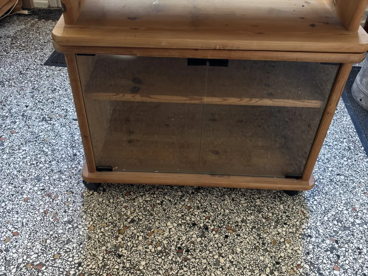 Billede 3 - TV bord i ludbehandlet fyr