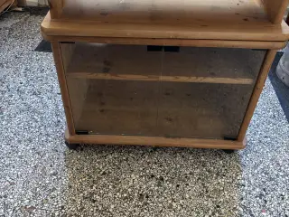 TV bord i ludbehandlet fyr
