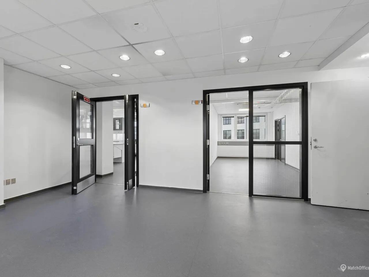 Billede 10 - Moderne og lyst laboratorium med kontor tæt på metro