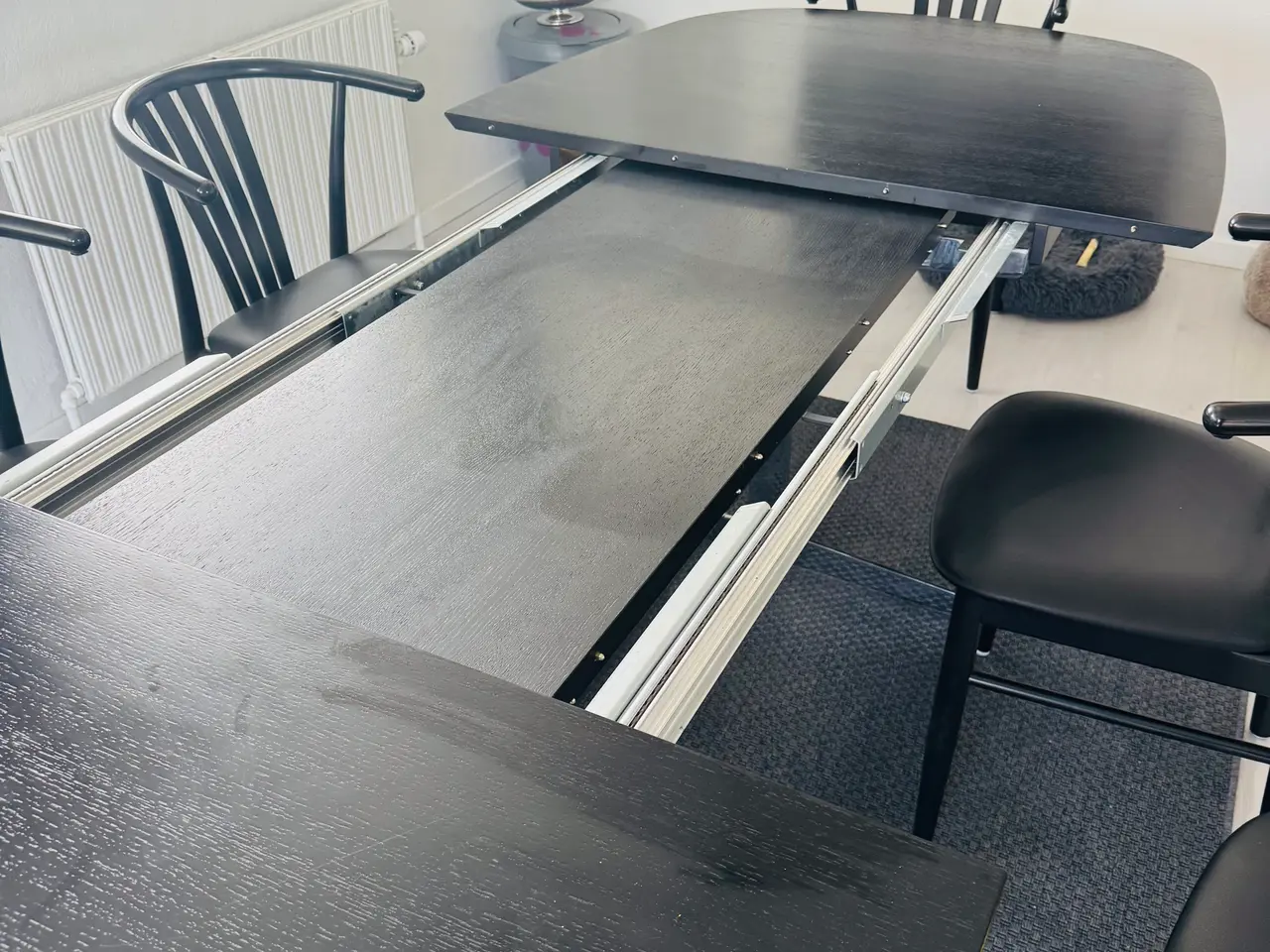 Billede 6 - Spisebord med 2 plader. Kuglelejeudtræk. 