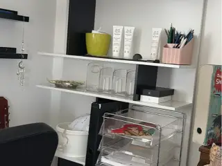 Hvid Reol til væg