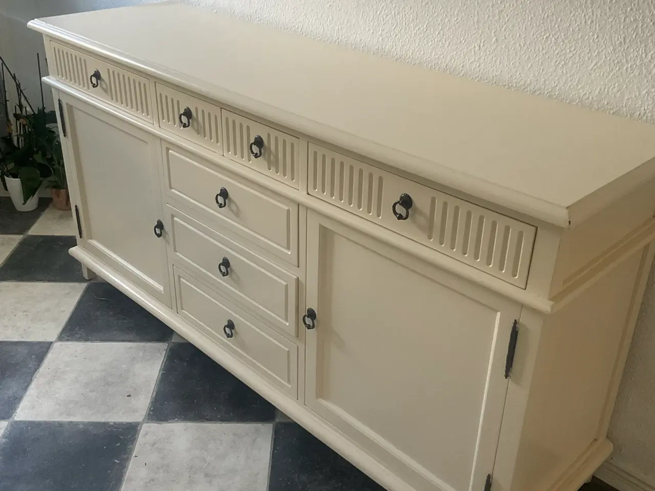 Billede 1 - Kommode i beige. Er meget tung