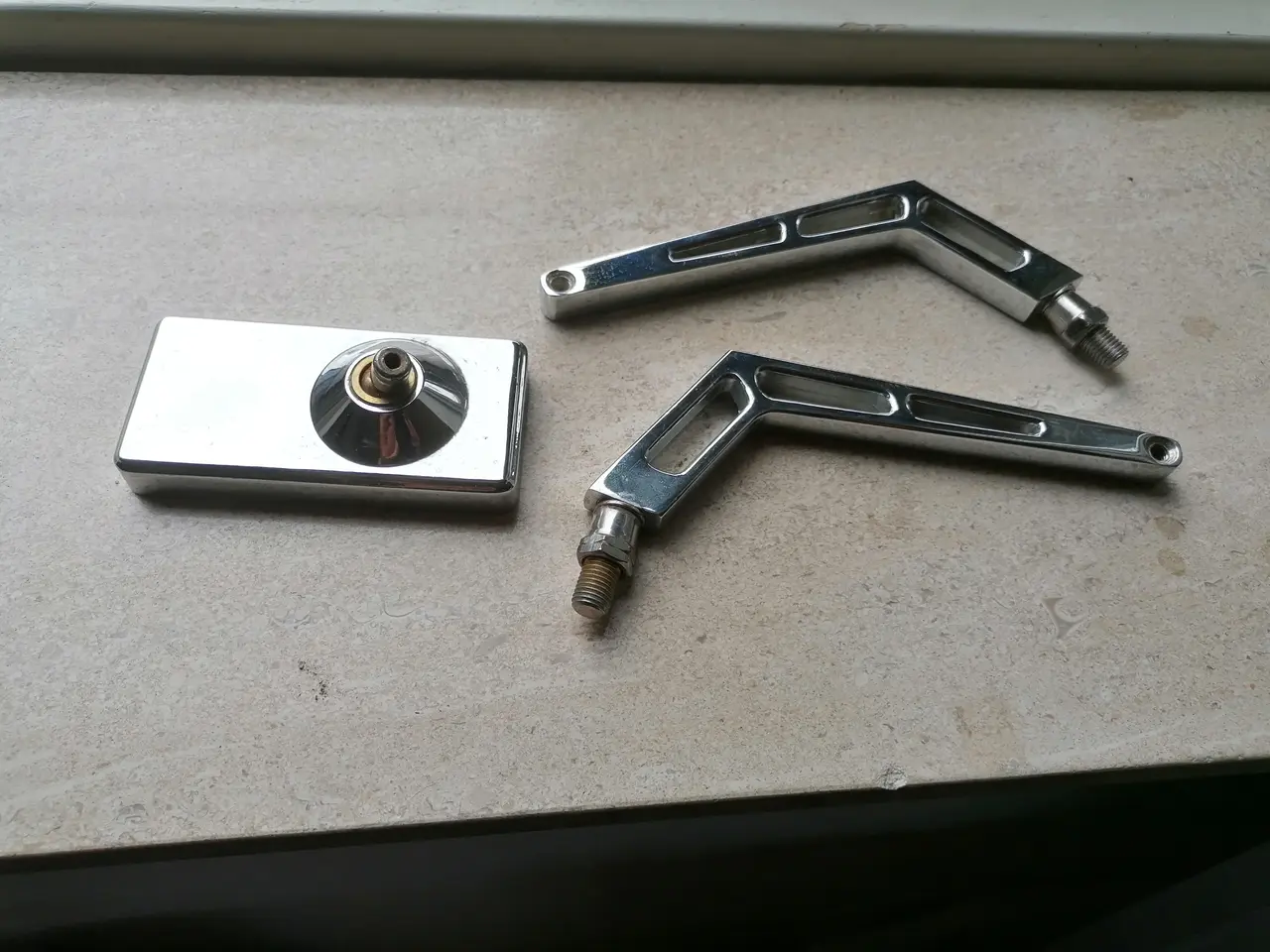 Billede 2 - Lille spejl og 2 holder- Yamaha XSV 650 ( Se% )
