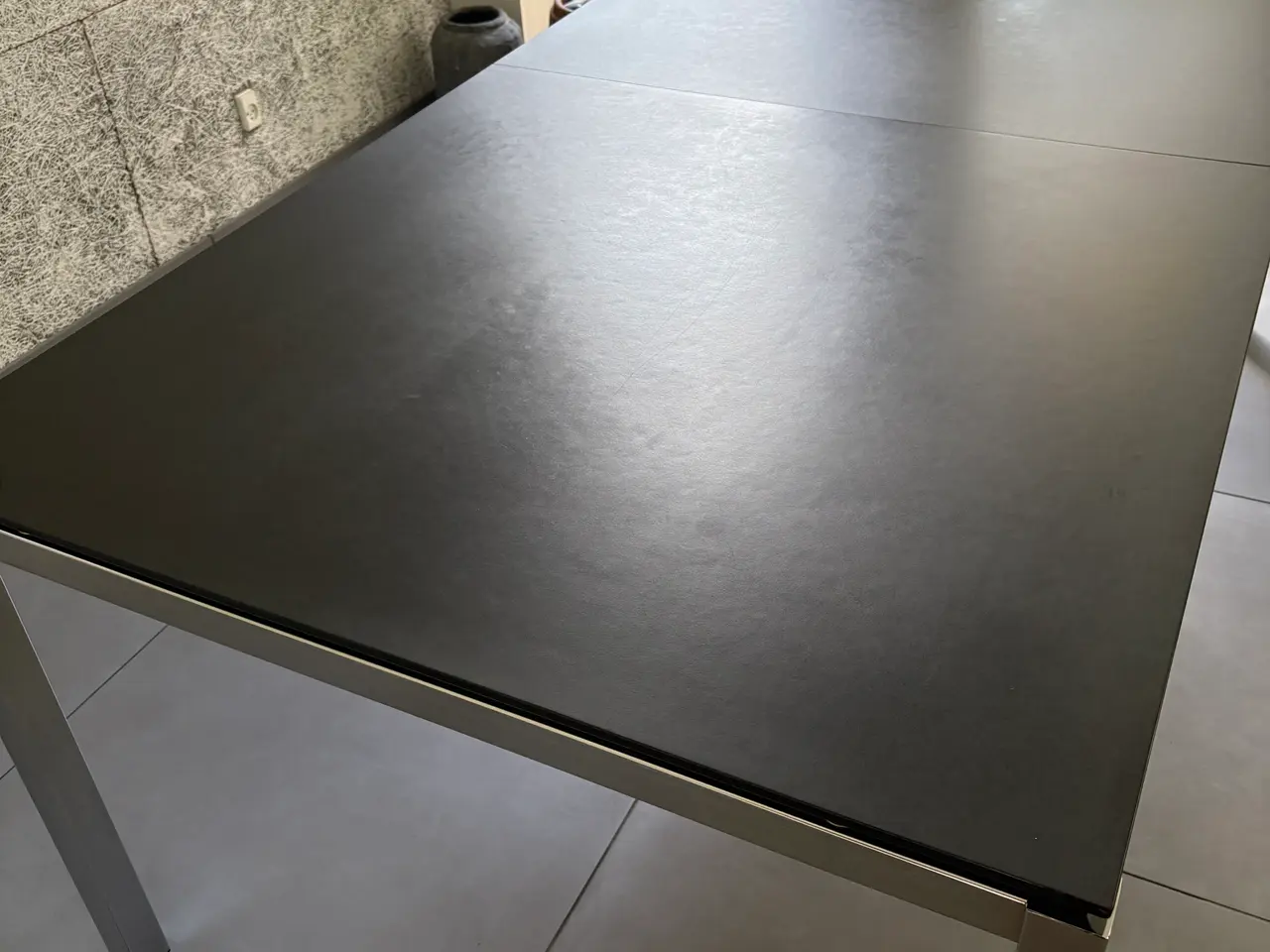 Billede 1 - Spisebord i sort linolium