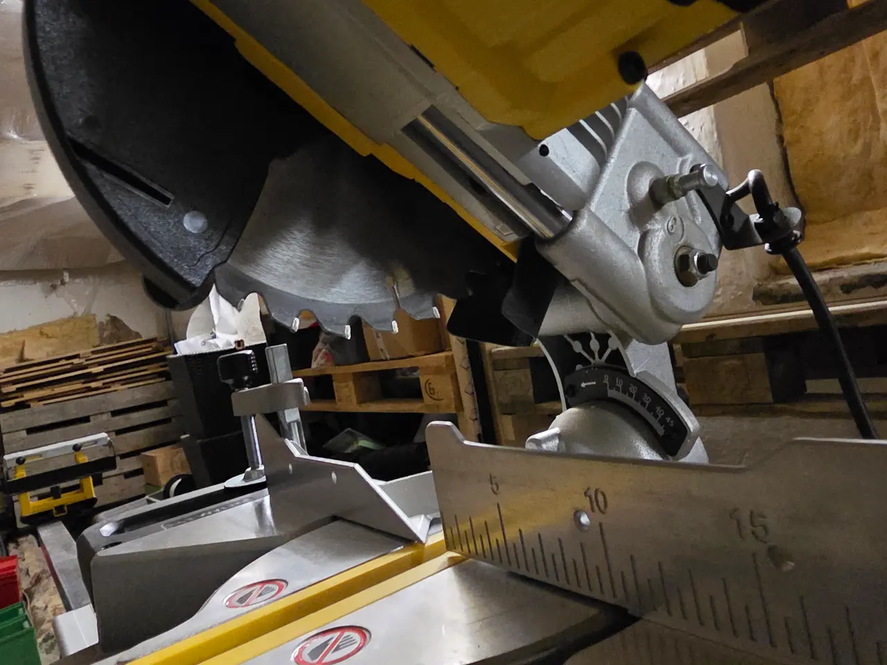 Billede 2 - DeWalt DWS773-QS kap-/geringssav og DeWalt DE7033-